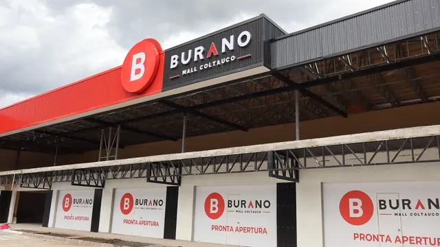 Locales del primer nivel de Burano Mall, frente a la Ruta H-30
